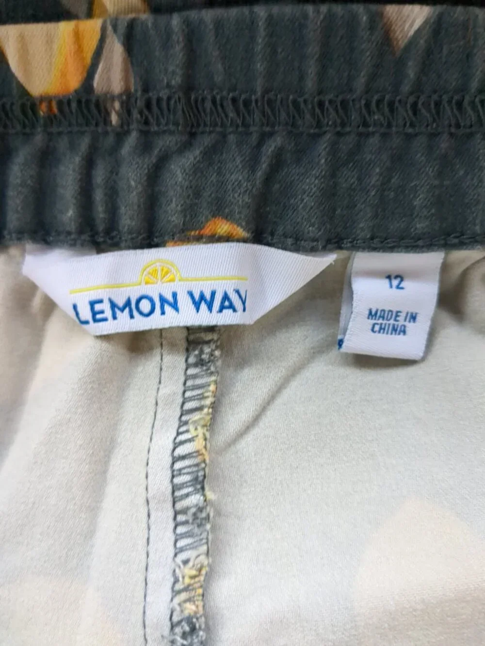 Vintage Pants with Lemon Motif - Picture 10 of 11